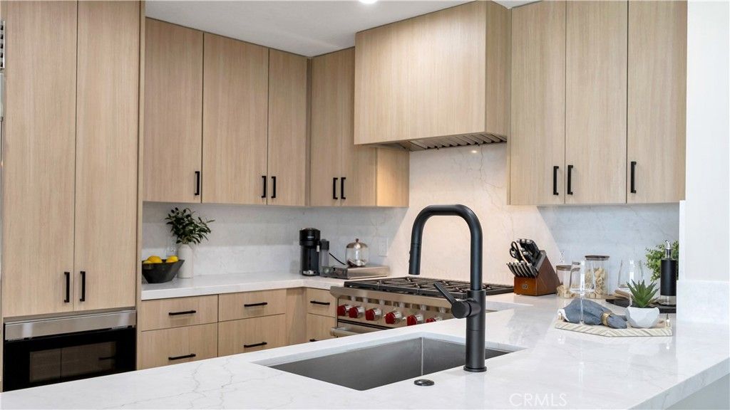 listing image 130727842929472999910
