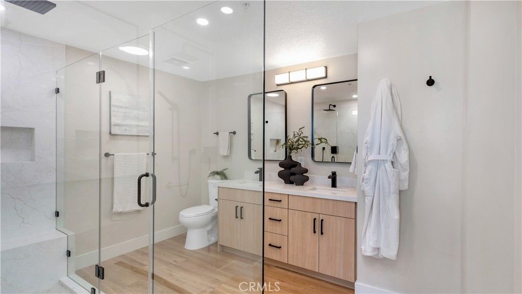 listing image 130724353939581314251