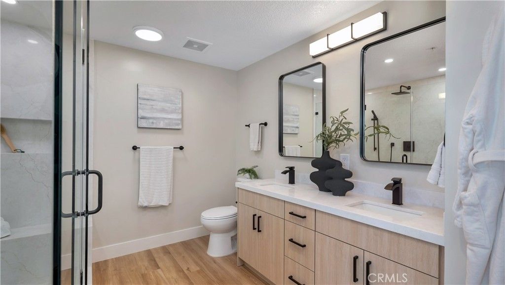 listing image 130728513054568784075