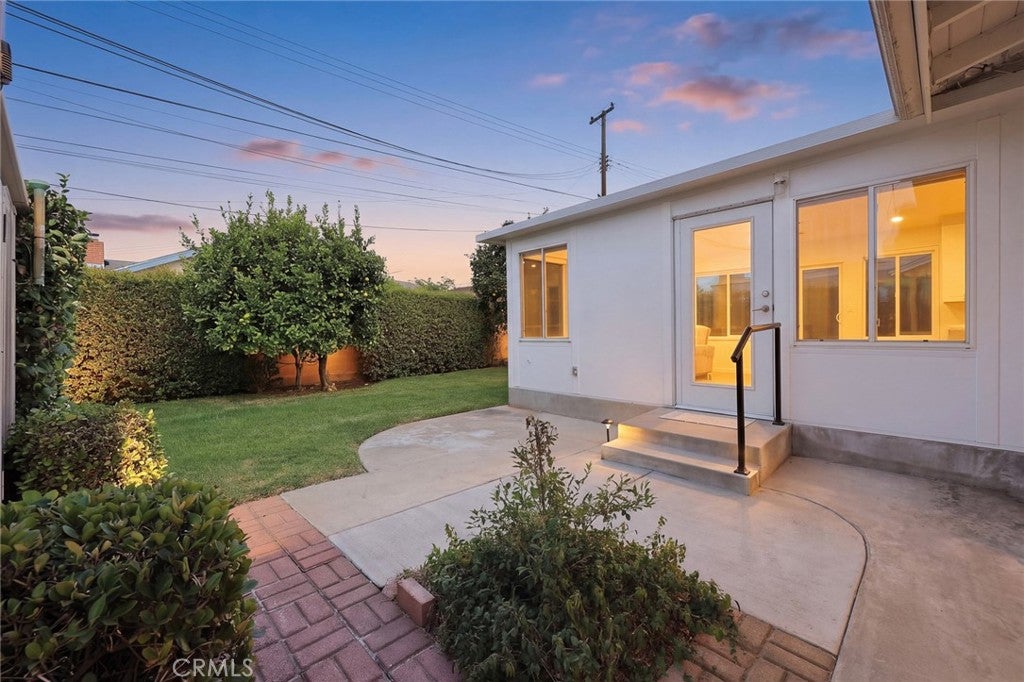 6869 San Bruno