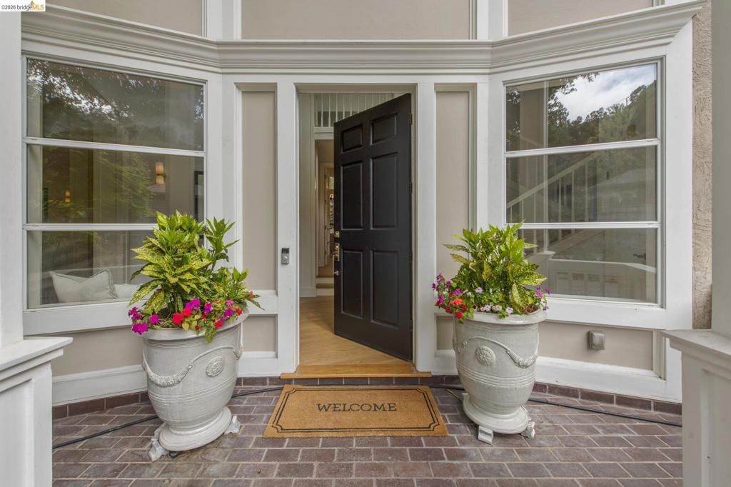 Photo of 23 Valant Place Pl, Piedmont, CA 94610 (MLS # 41130439)