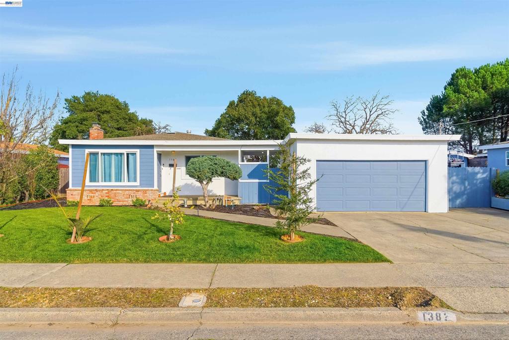 1382 Donna Street
