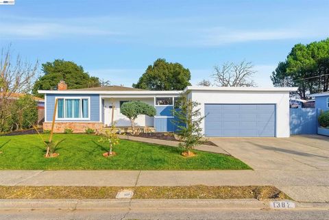 Photo of 1382 Donna Street St, Novato, CA 94947 (MLS # 41132424)