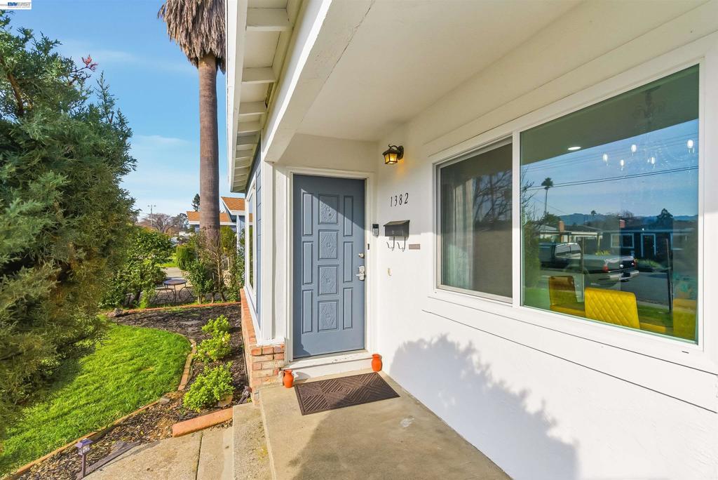1382 Donna Street