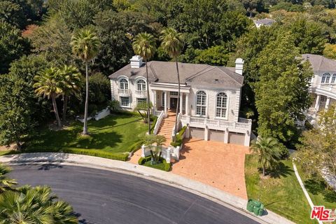 Photo of 14132 Beresford Road, Beverly Hills, CA 90210 (MLS # 26668725)