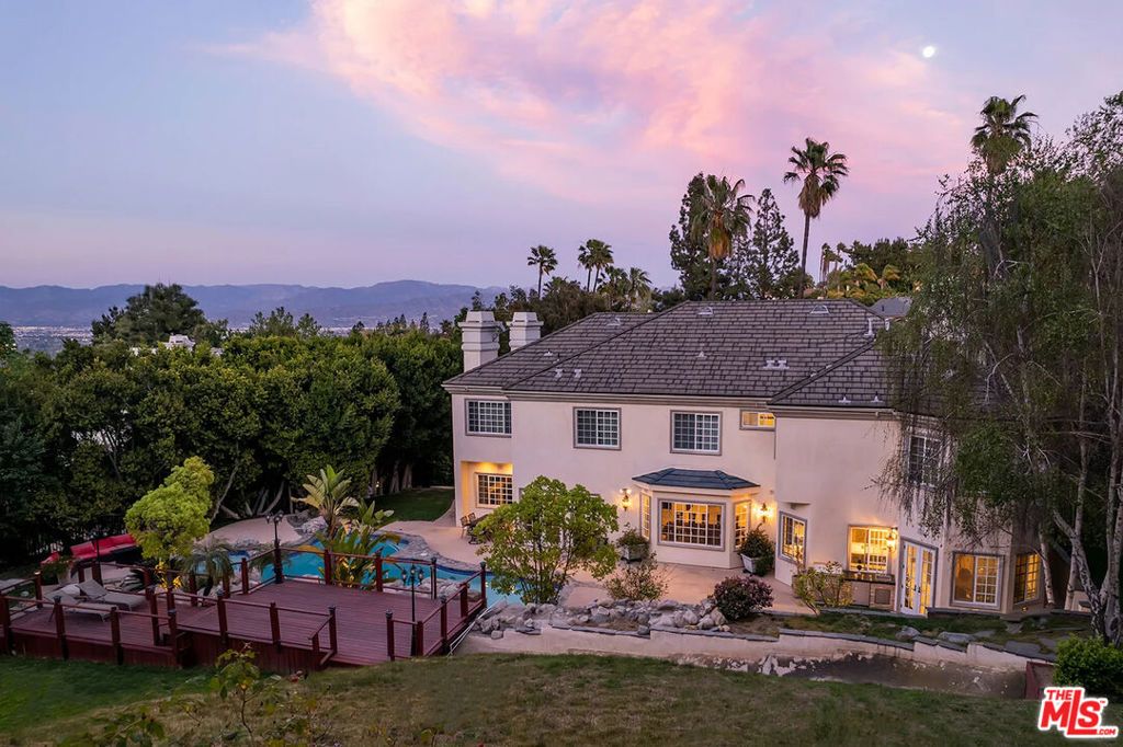 Photo of 14132 Beresford Road, Beverly Hills, CA 90210 (MLS # 26668725)