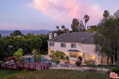 Photo of 14132 Beresford Road, Beverly Hills, CA 90210 (MLS # 26668725)