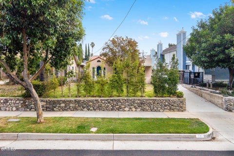 Photo of 636 640 N Wilson Avenue, Pasadena, CA 91106 (MLS # P1-29210)