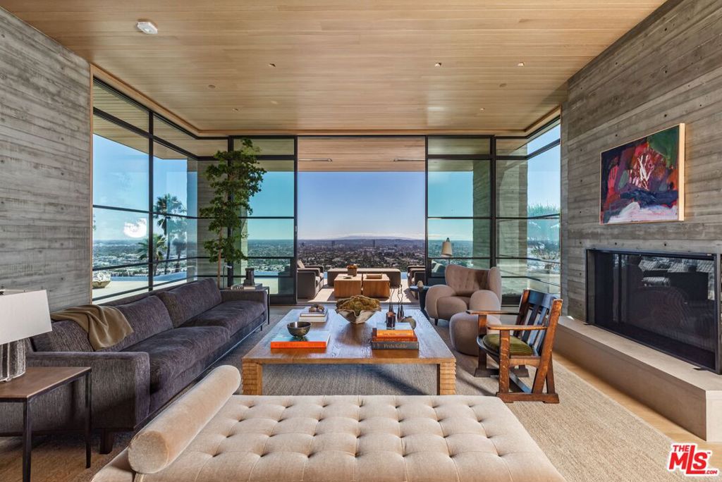 Properties 4 7661 Curson Terrace