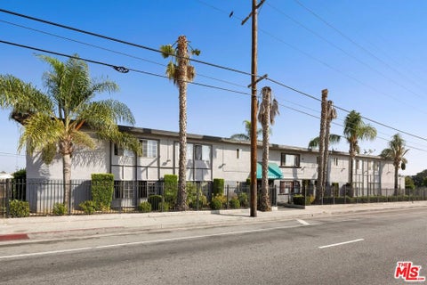 Photo of 819 W Imperial Highway, Los Angeles, CA 90044 (MLS # 26998999)