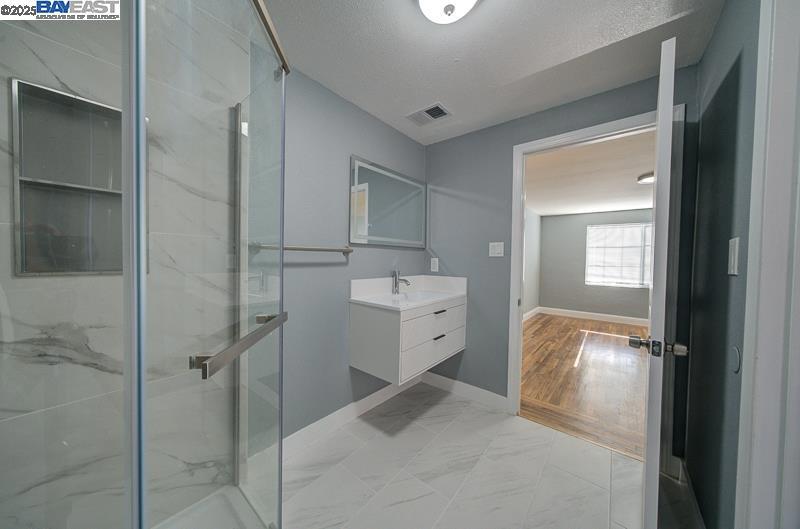 DAVIS EAST - Residential