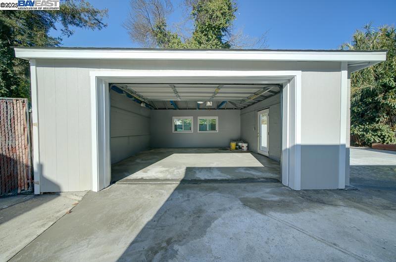 DAVIS EAST - Residential