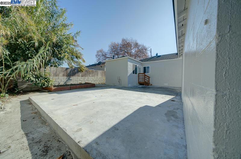 DAVIS EAST - Residential