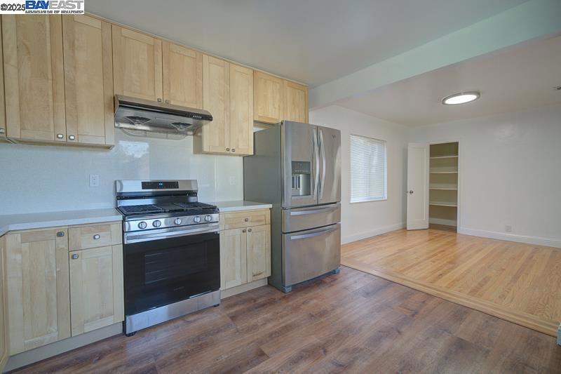 DAVIS EAST - Residential