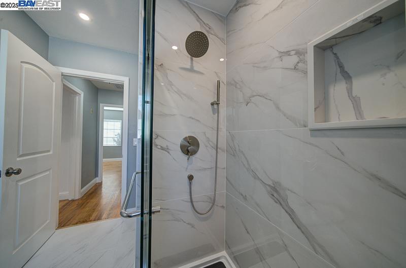 DAVIS EAST - Residential