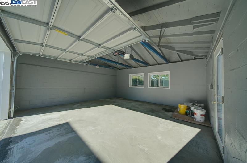 DAVIS EAST - Residential