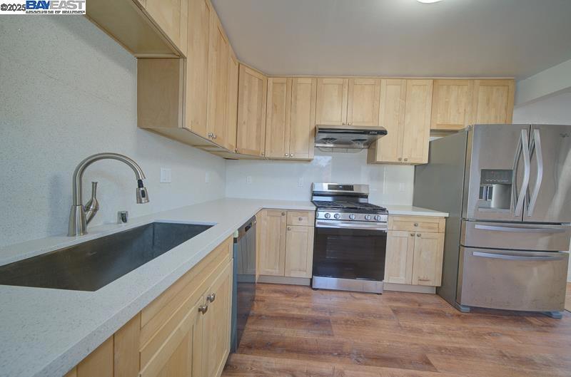 DAVIS EAST - Residential