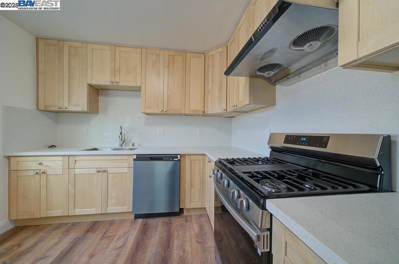 DAVIS EAST - Residential