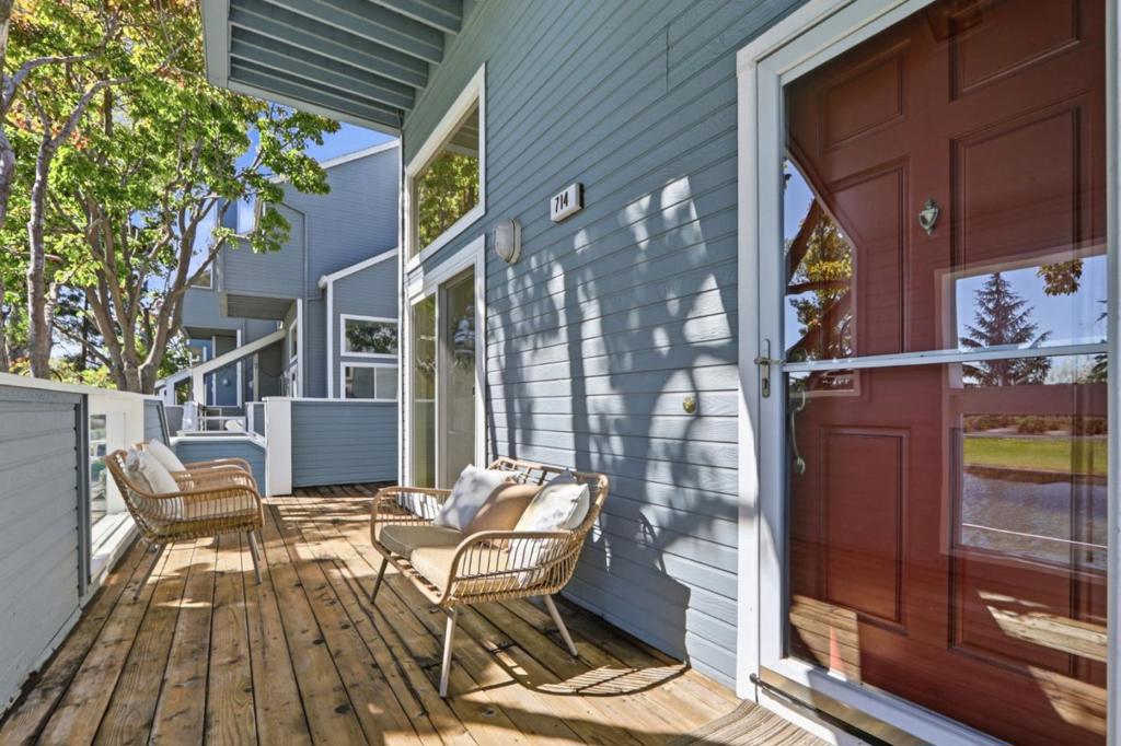 714 Portwalk Place
