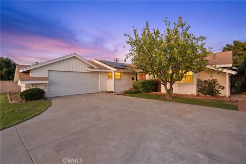Photo of 9458 Ruffner Ave, Northridge, CA 91343 (MLS # SR26049505)