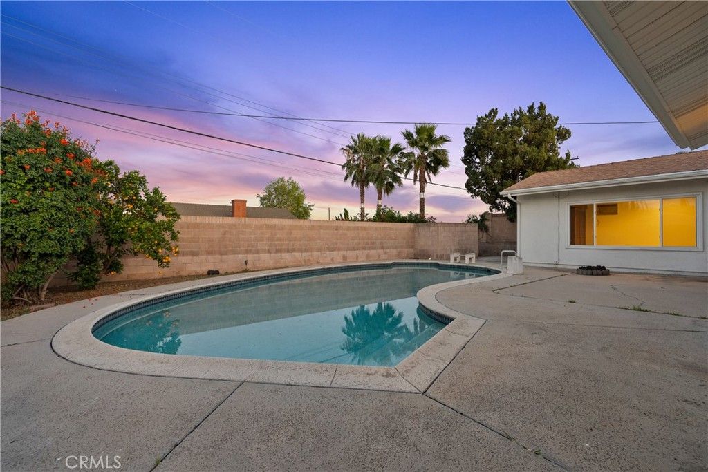 Photo of 9458 Ruffner Ave, Northridge, CA 91343 (MLS # SR26049505)