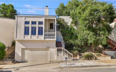 Photo of 22647 Margarita Dr, Woodland Hills, CA 91364 (MLS # SR26078728)