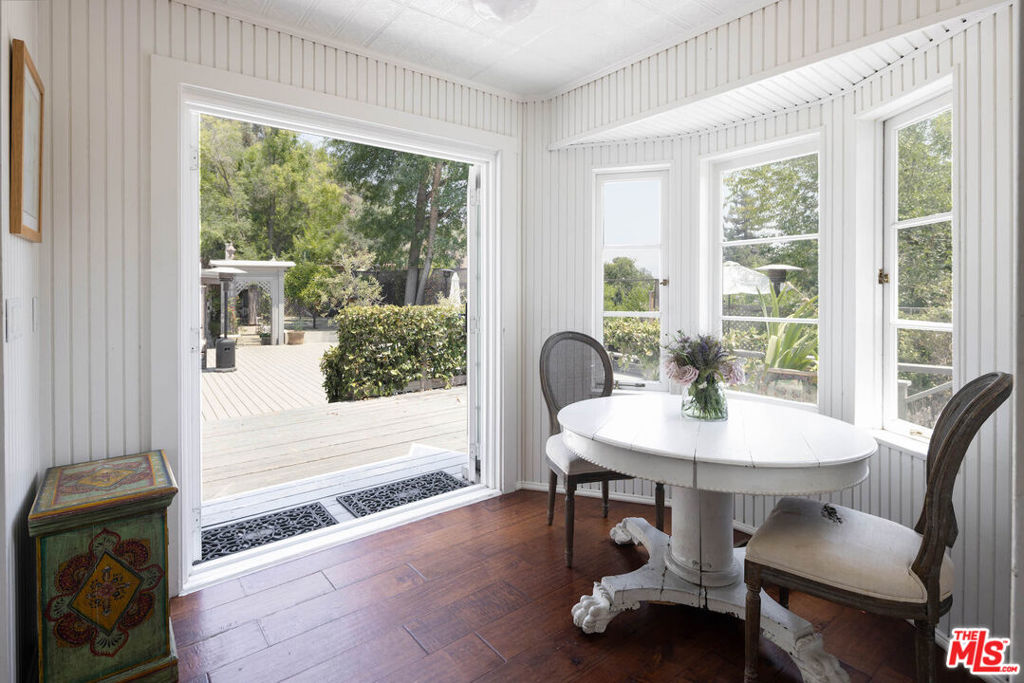 Properties 10 8805 Lookout Mountain Avenue