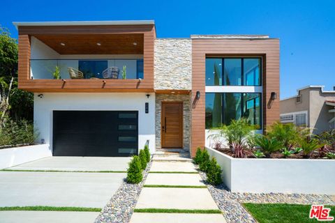 Photo of 244 S Gramercy Place, Los Angeles, CA 90004 (MLS # 26719341)