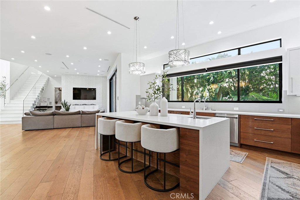 Encino, California, 91316, United States, 4 Bedrooms Bedrooms, ,5 BathroomsBathrooms,Residential,Active,2023419