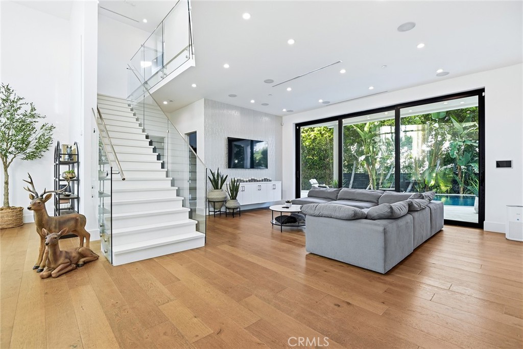 Encino, California, 91316, United States, 4 Bedrooms Bedrooms, ,5 BathroomsBathrooms,Residential,Active,2023419