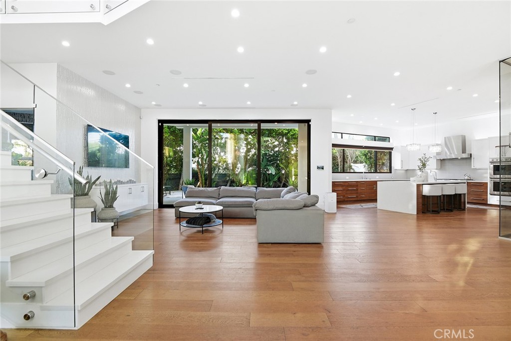 Encino, California, 91316, United States, 4 Bedrooms Bedrooms, ,5 BathroomsBathrooms,Residential,Active,2023419