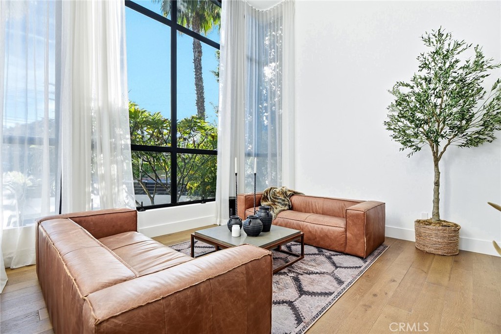 Encino, California, 91316, United States, 4 Bedrooms Bedrooms, ,5 BathroomsBathrooms,Residential,Active,2023419