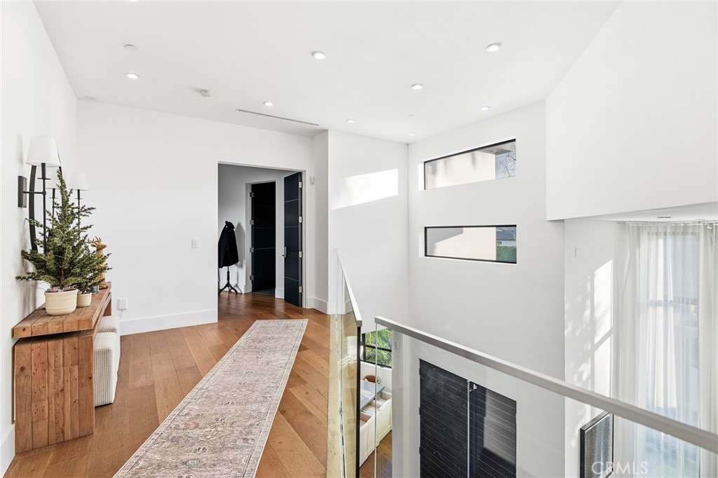 Encino, California, 91316, United States, 4 Bedrooms Bedrooms, ,5 BathroomsBathrooms,Residential,Active,2023419