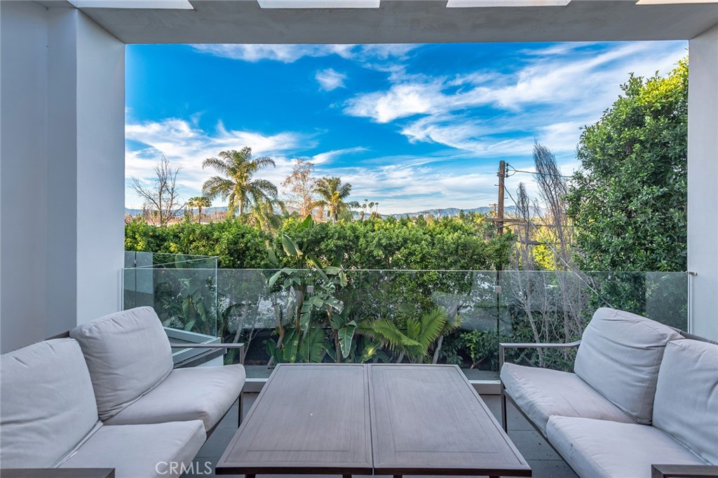 Encino, California, 91316, United States, 4 Bedrooms Bedrooms, ,5 BathroomsBathrooms,Residential,Active,2023419