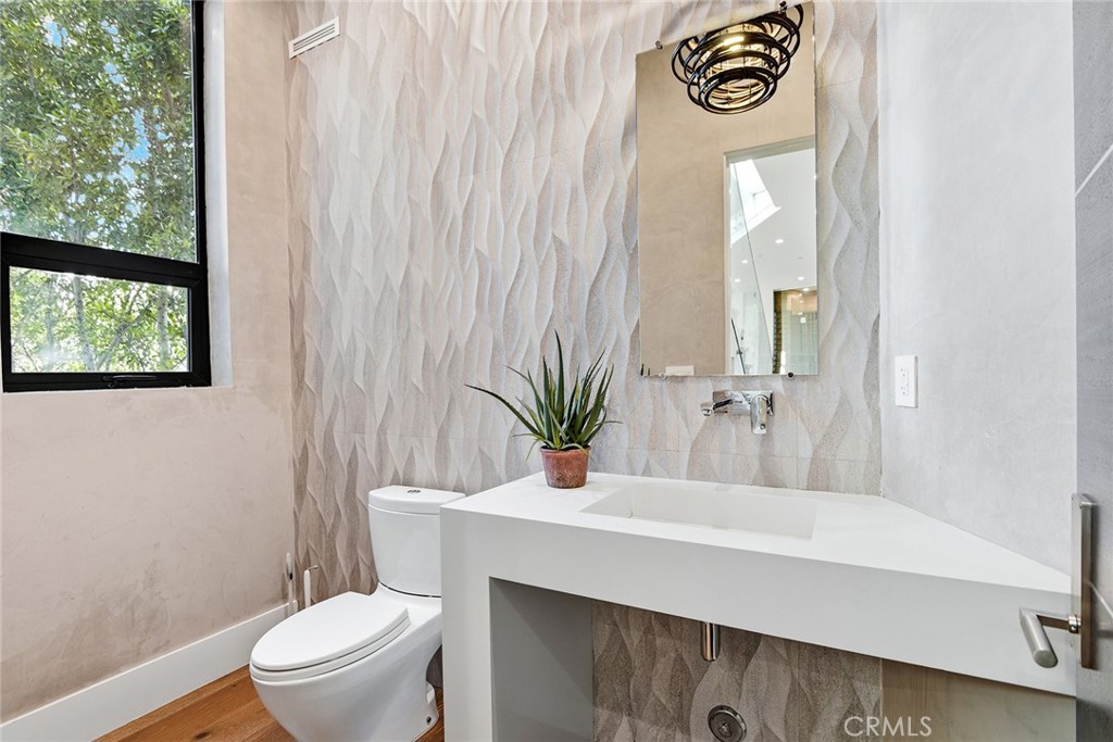Encino, California, 91316, United States, 4 Bedrooms Bedrooms, ,5 BathroomsBathrooms,Residential,Active,2023419