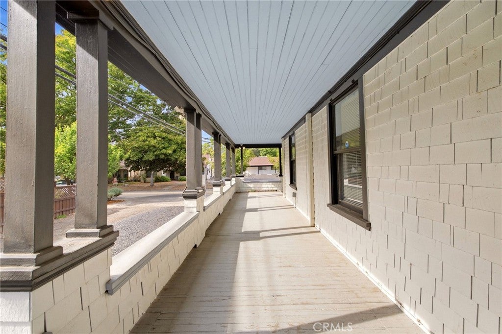 121 W 1st