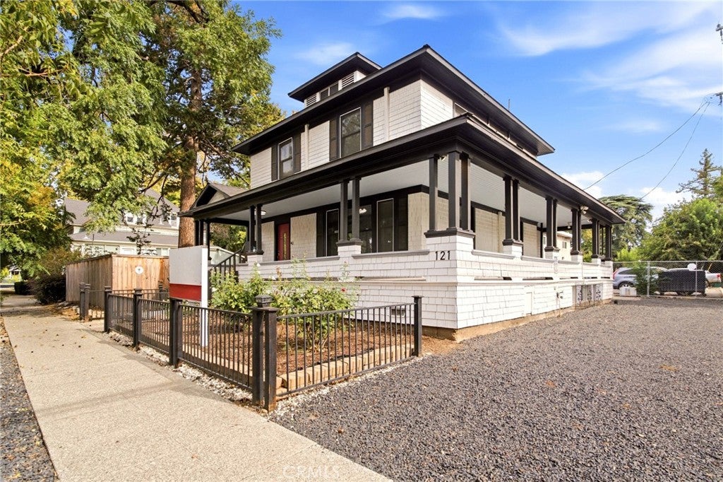 121 W 1st