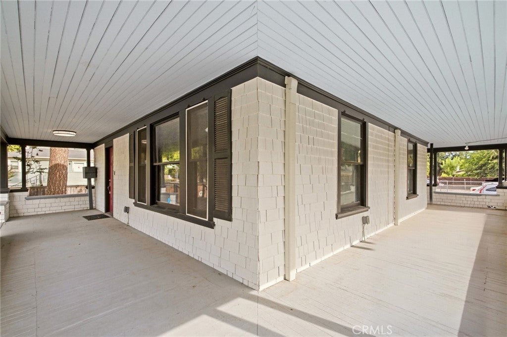 121 W 1st