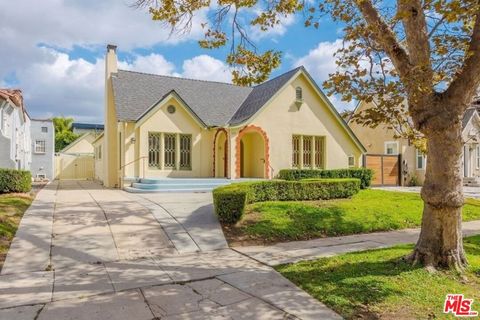 Photo of 614 S Orange Drive, Los Angeles, CA 90036 (MLS # 25584399)