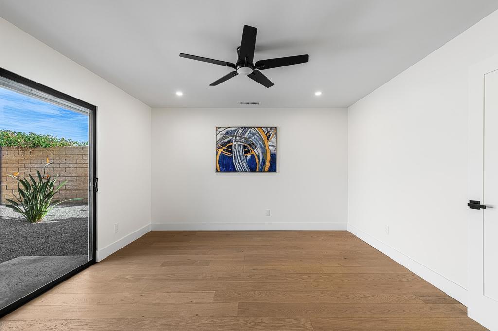 Los Compadres - Residential