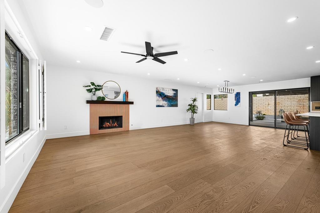 Los Compadres - Residential