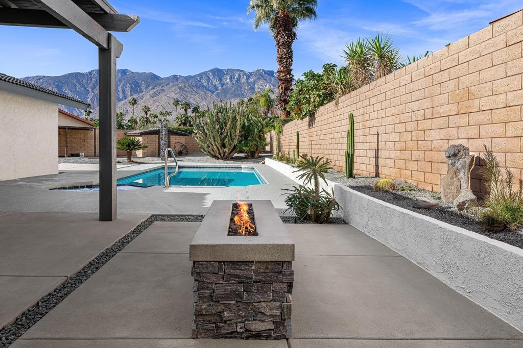 Los Compadres - Residential