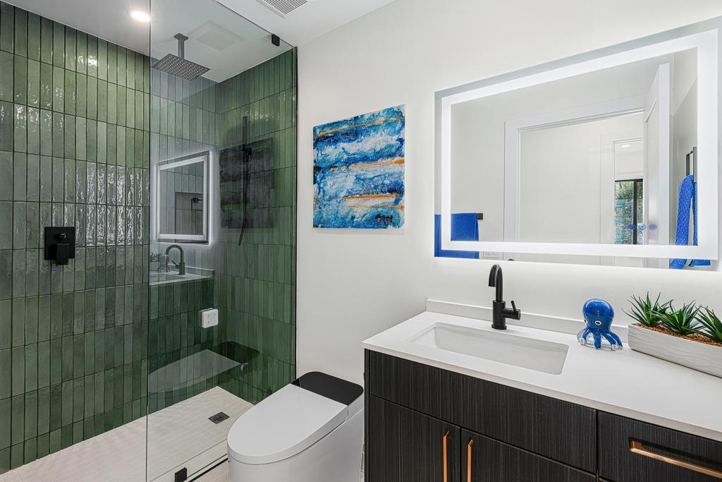 Los Compadres - Residential