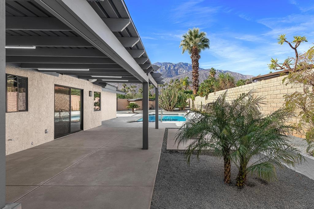 Los Compadres - Residential