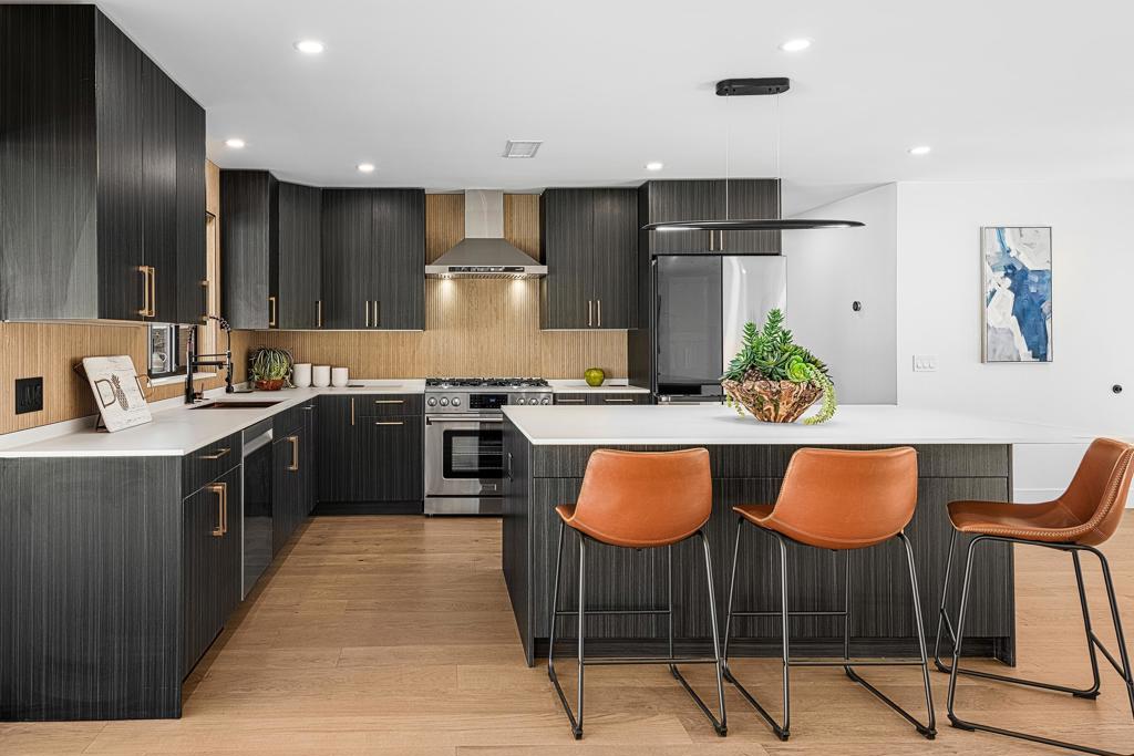 Los Compadres - Residential