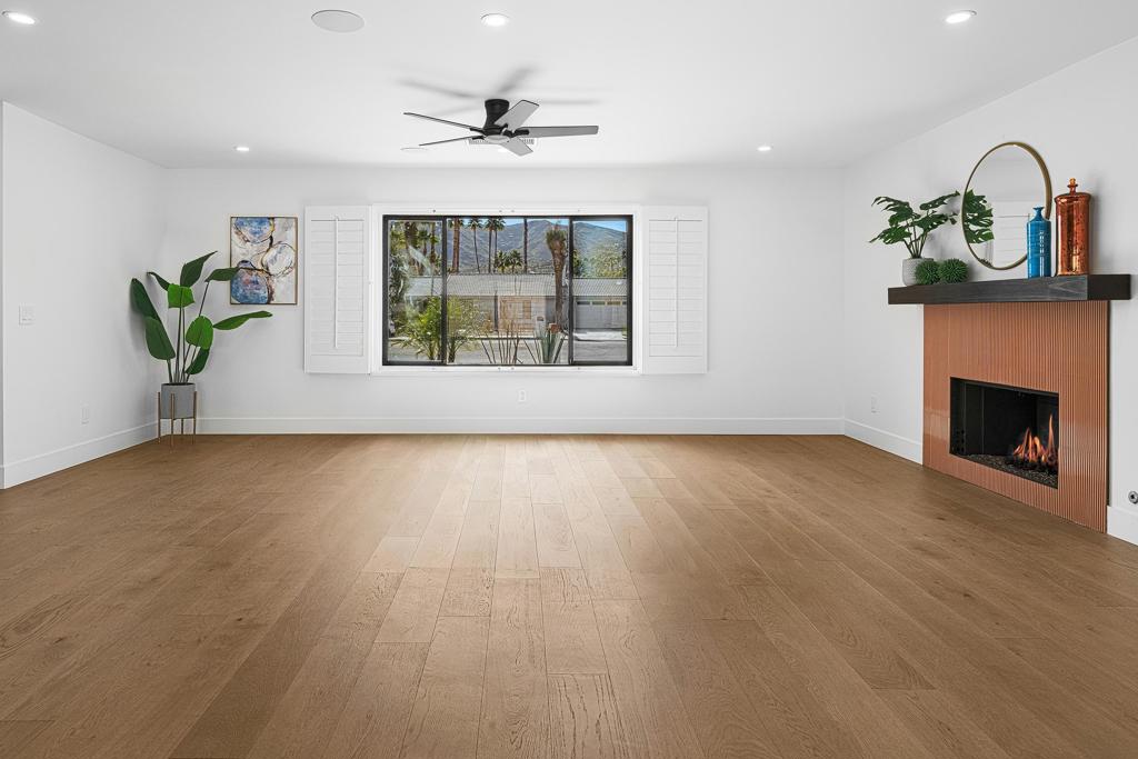 Los Compadres - Residential