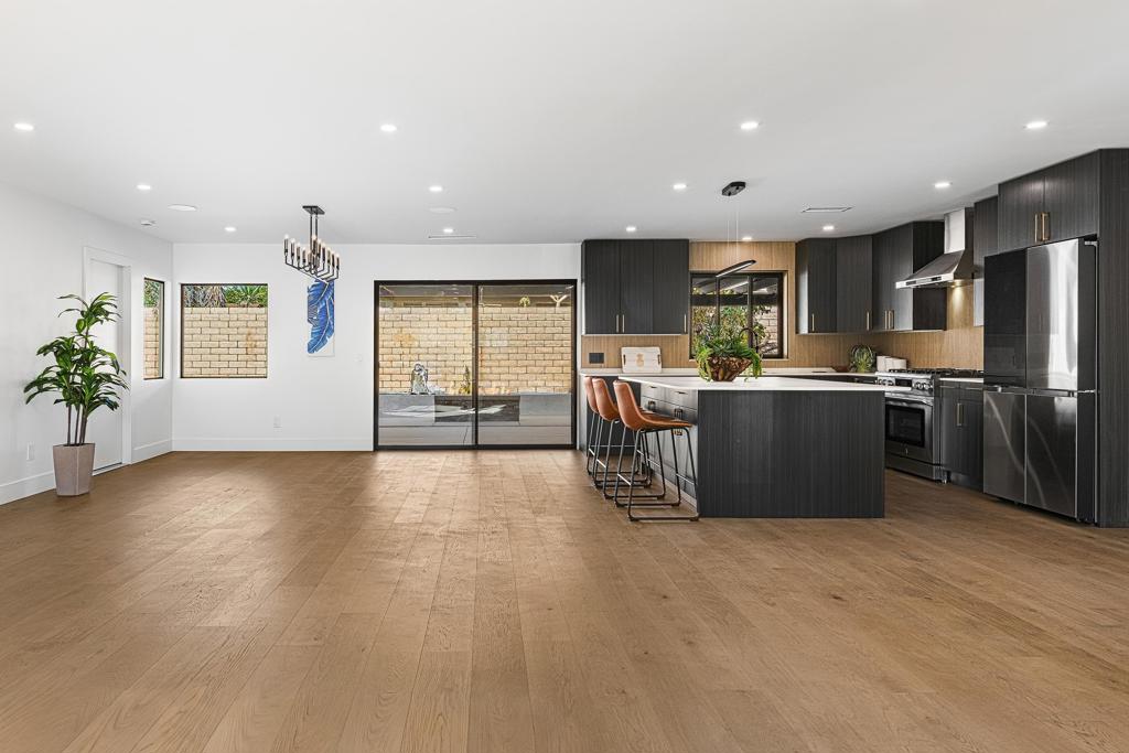 Los Compadres - Residential