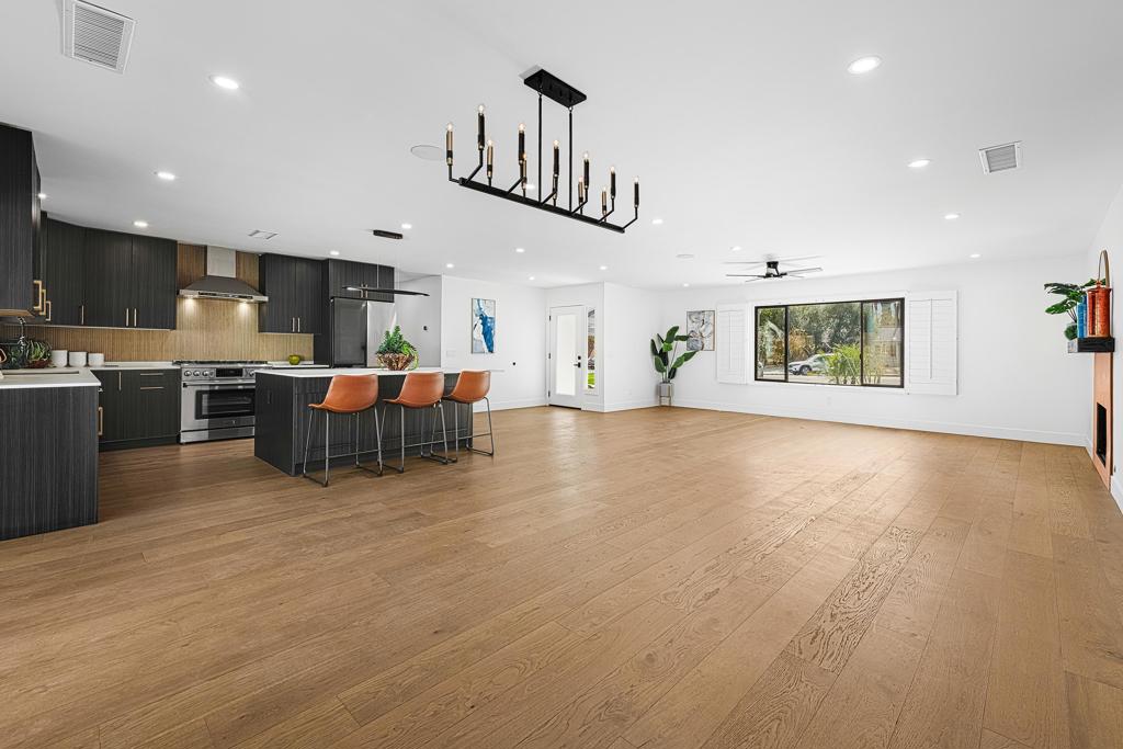 Los Compadres - Residential