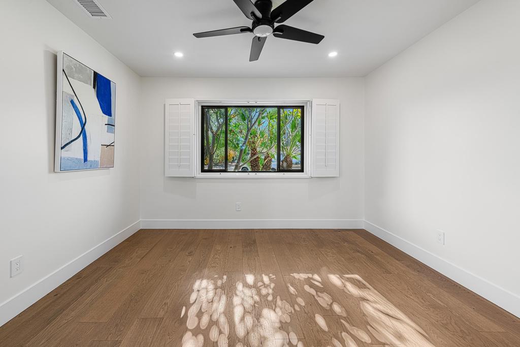 Los Compadres - Residential