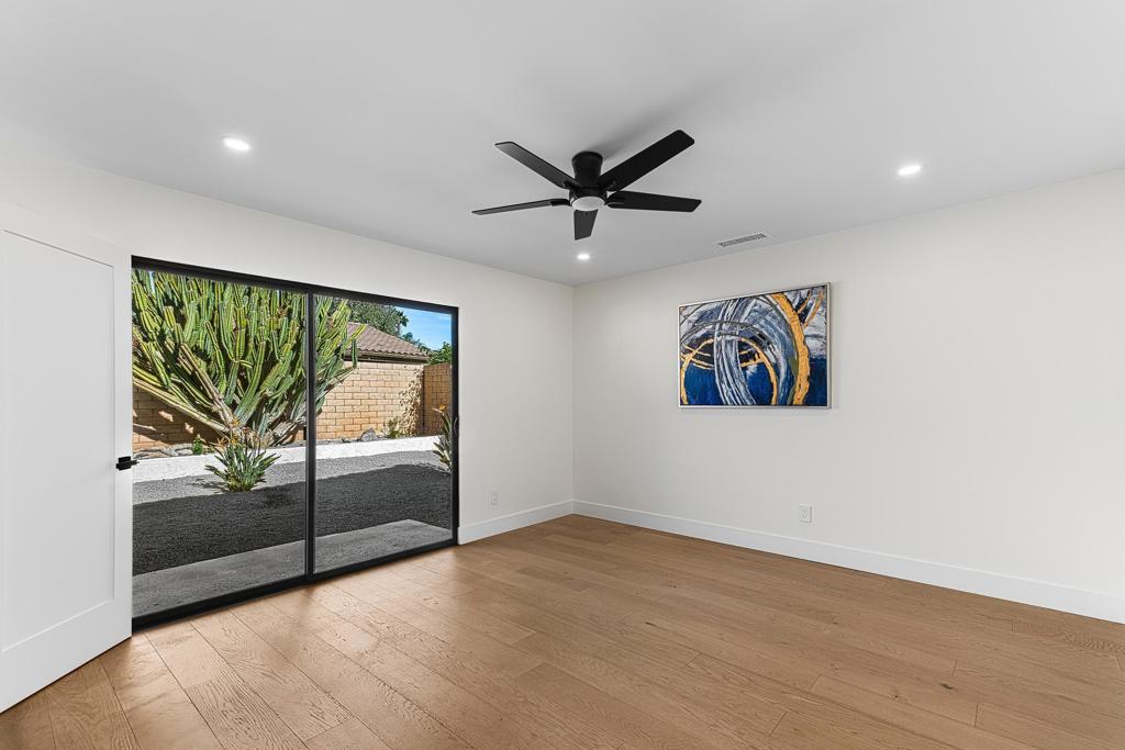 Los Compadres - Residential